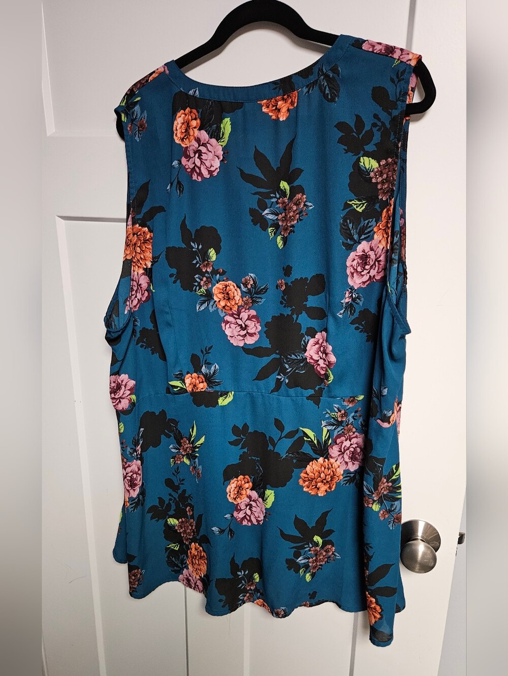 torrid Teal Floral Button-Front Sleeveless Top - Picture 4 of 4